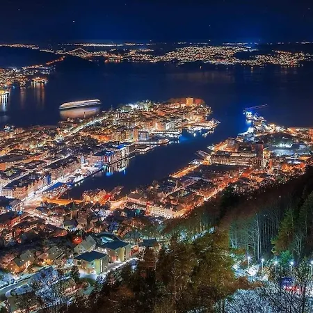 Central, Lovely With A Unique View * Μπέργκεν