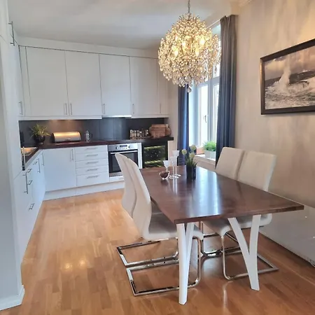Central, Lovely With A Unique View Διαμέρισμα