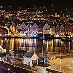 Central, Lovely With A Unique View *