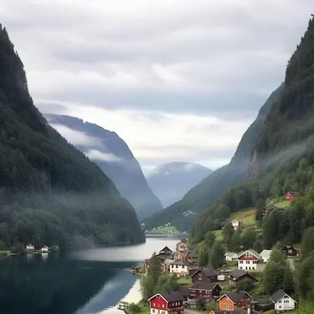 Central, Lovely With A Unique View *