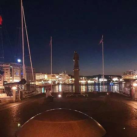 Central, Lovely With A Unique View Bergen