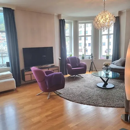 Central, Lovely With A Unique View Apartman