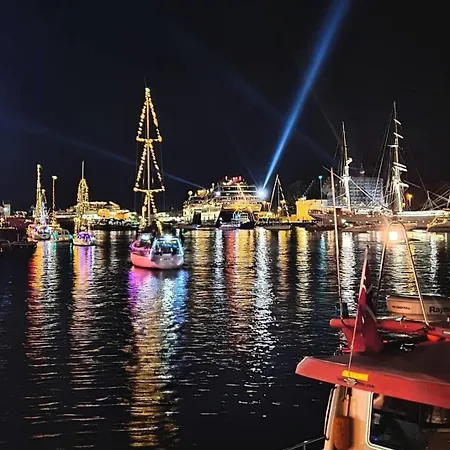 Central, Lovely With A Unique View