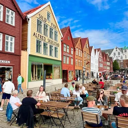 Central, Lovely With A Unique View *