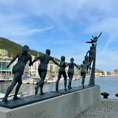 Central, Lovely With A Unique View * Bergen