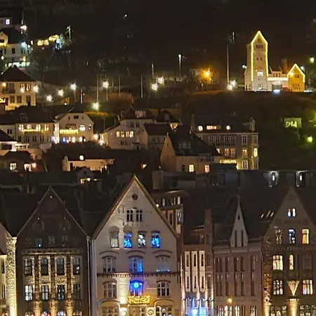 Central, Lovely With A Unique View Appartement Bergen