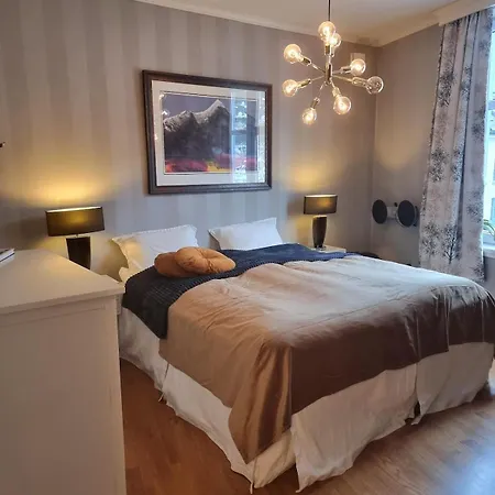 Central, Lovely With A Unique View Apartman