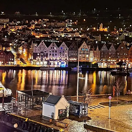 Central, Lovely With A Unique View *