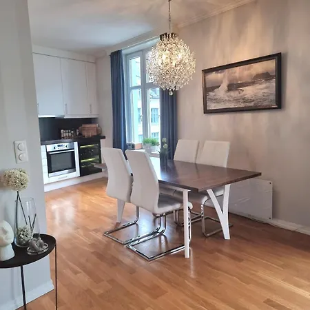 Central, Lovely With A Unique View Appartement Bergen