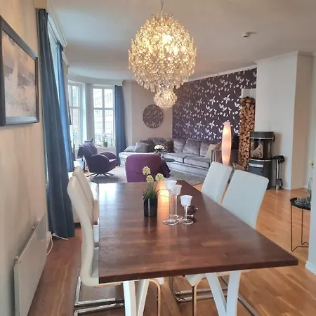 Central, Lovely With A Unique View * Bergen